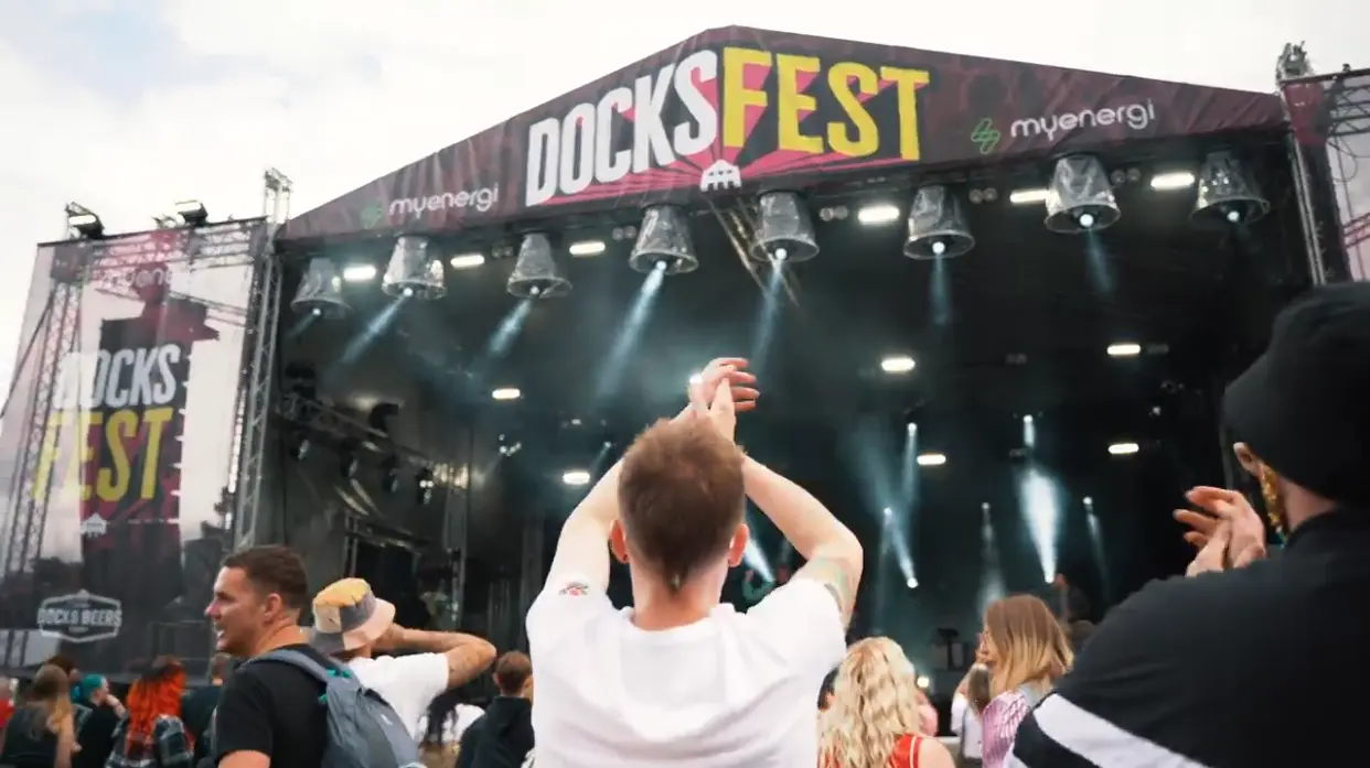 Docks Fest 2024 crowd photograph showing a man clapping in the crowd from a low angle